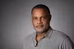 Customer Linda H. review photo